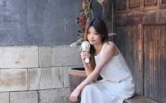 宝贝坐在腿上写作业H